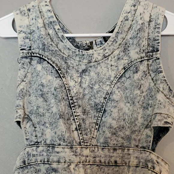 Roma Studio Medium Wash Denim Dress - Picture 2 of 8